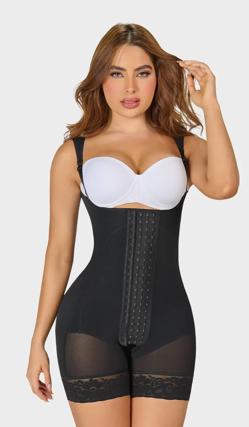 Faja negra colombiana corta senos libres con refuerzo abdominal, encaje siliconado en pierna y 4 niveles de ganchos. Tiras acolchadas y realce natural de glúteos. Envío a México.