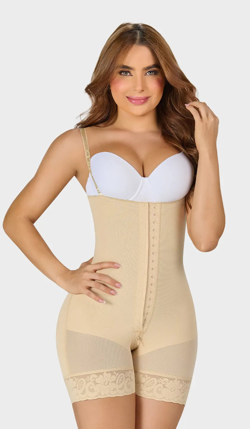 Faja beige moldeadora colombiana corta strapless, tiras removibles, silicón en pierna y 2 niveles de ganchos. Cierre inferior y realce natural de glúteos. Ordena hoy, envío a todo México. 