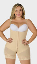 Faja beige colombiana corta, senos libres con hombreras removibles, encaje siliconado en pierna, ganchos en 2 niveles y cierre inferior. Realce natural de glúteos. Envío a México.