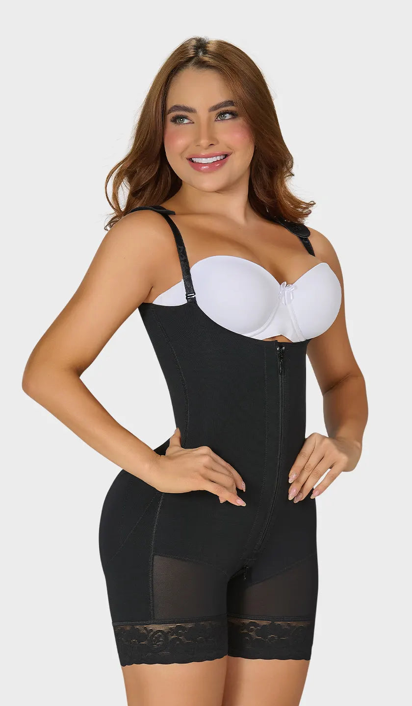 Faja negra colombiana corta senos libres con cierre frontal, refuerzo abdominal, encaje siliconado en pierna y hombreras incluidas. Cierre inferior y realce natural de glúteos. Envío a México.