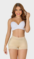 Short beige moldeador colombiano extracorto satinado, talle bajo con silicón en cintura y pierna. Define figura y realza glúteos de forma natural. Ordena hoy, envío a todo México.
