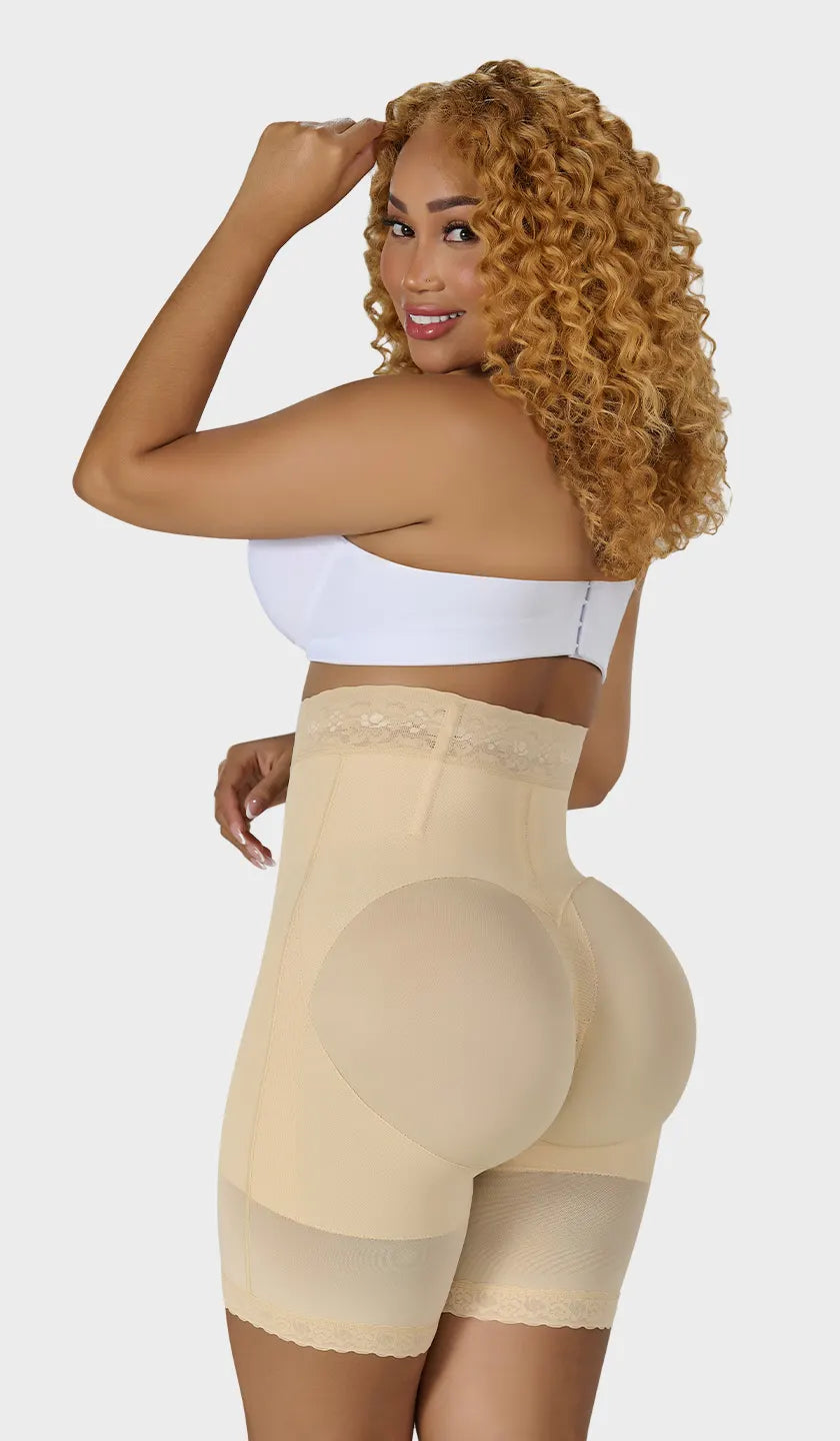 Short beige moldeador colombiano media pierna, talle extra alto con varillas internas y silicón en contorno. Cierre completo y realce natural de glúteos. Ordena hoy, envío a todo México.