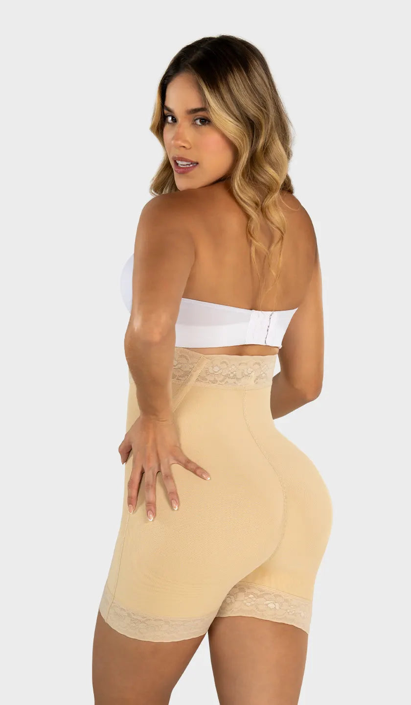 Short moldeador beige colombiano extra alto con varillas en zona de encaje y silicón en cintura y pierna. Realce invisible y natural de glúteos. Ordena hoy, envío a todo México. 