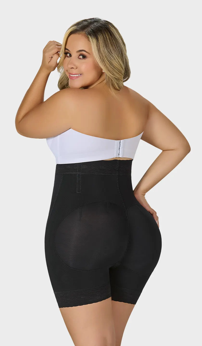 Short colombiano negro talle extra alto con encaje siliconado en cintura y pierna. Cierre inferior y realce natural de glúteos. Compra en línea, envío a México.