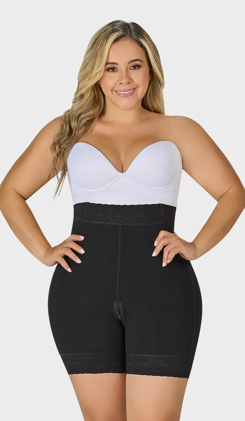 Short colombiano negro talle extra alto con encaje siliconado en cintura y pierna. Cierre inferior y realce natural de glúteos. Compra en línea, envío a México.
